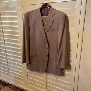 Designer Hickey Freeman 46L men’s suit